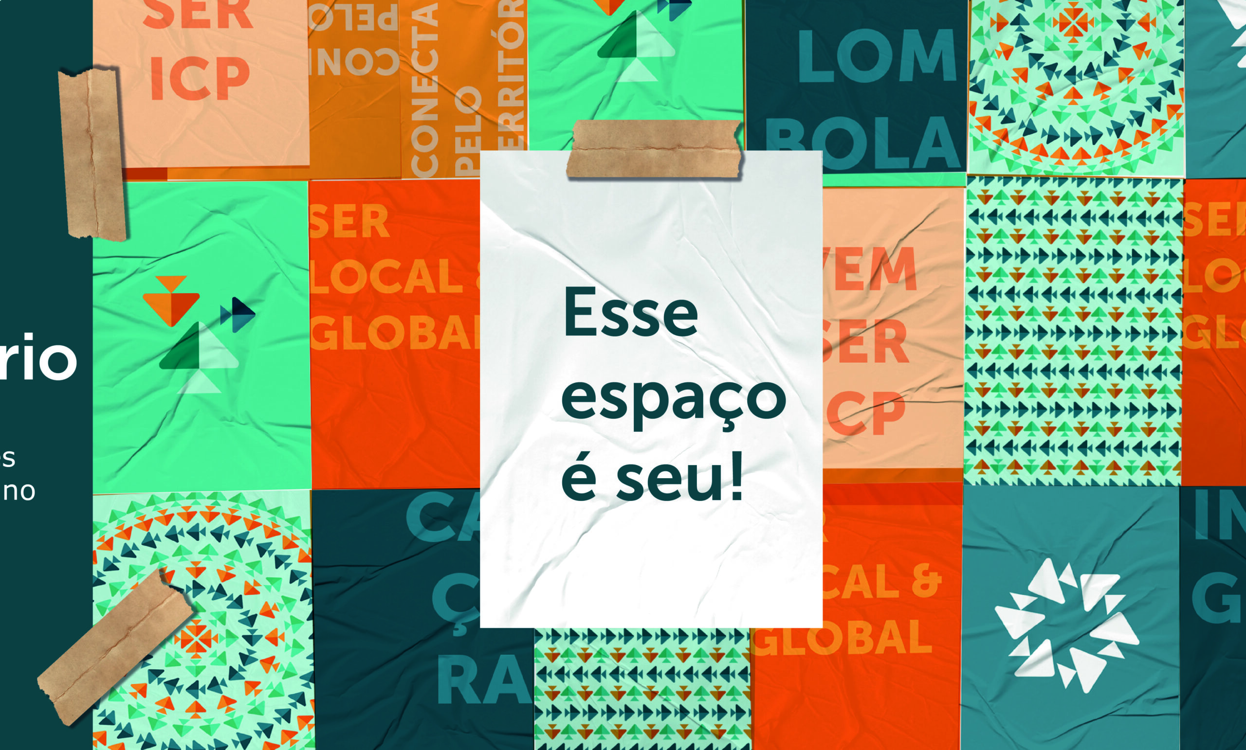 Mural comunitário com posters colados
